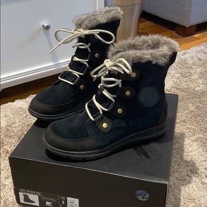 Sorel Explorer Joan Boots Size 8- New